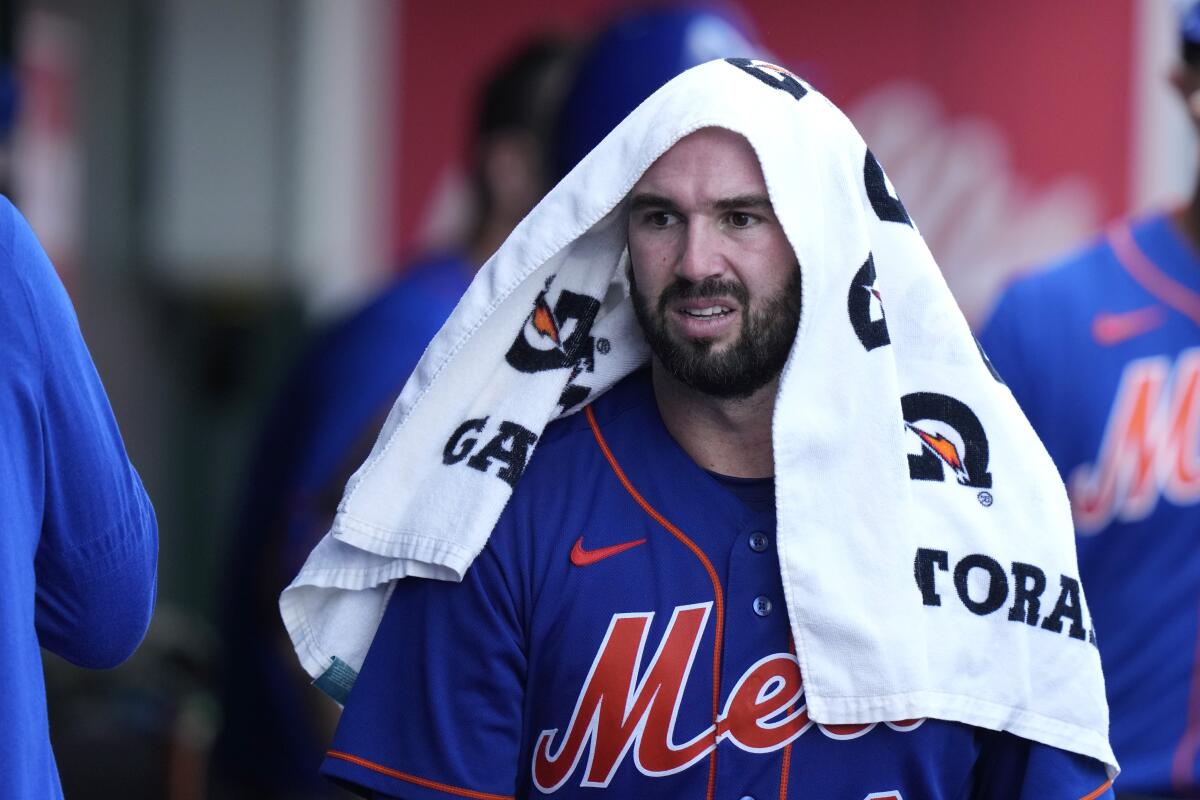 Mets cut catcher Tomás Nido, reinstate Omar Narváez from 60-day IL